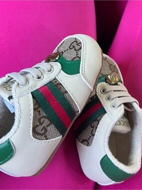UNISEX Gucci Baby Leather Sneakers with Green & Red Web Stripe